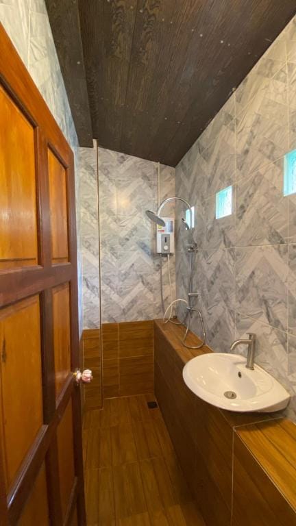 Phu Come Home Cliff Lodge & Homestay Apartment in Laos