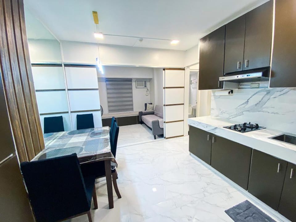 Two-Bedroom Across SM San Lazaro near UST Apartment in Manila City