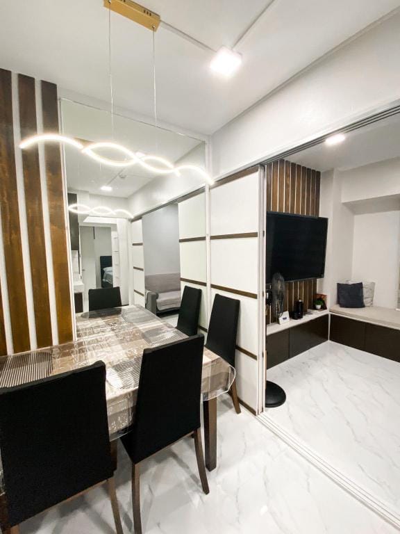 Two-Bedroom Across SM San Lazaro near UST Apartment in Manila City