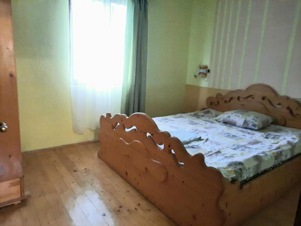 House in the Mountains for 8 People Vacation rental in Romania