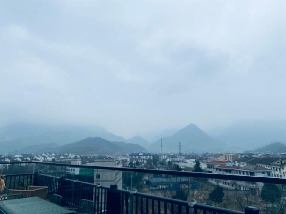 F2层房视野｜配超充电站停车方便｜270度全景落地窗｜近云上草原江南天池等各景区｜蝶来三舍•落日云烟 Vacation rental in Hangzhou