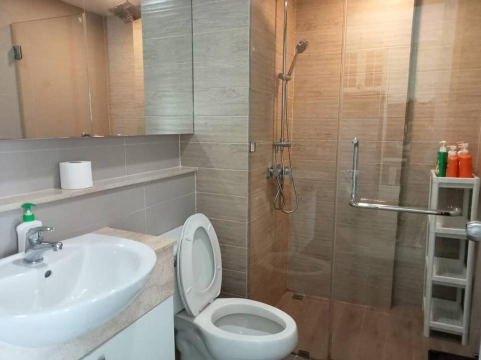 LUX in Love with Wifi & Toproof  Pool *My New Room Apartment in Chon Buri Changwat