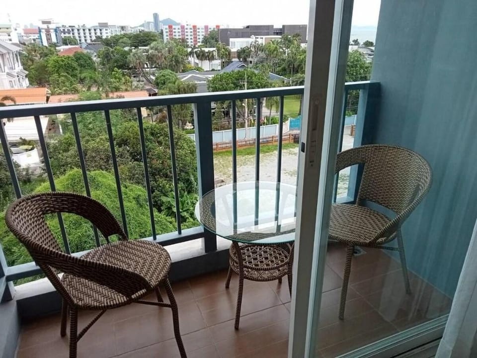 LUX in Love with Wifi & Toproof  Pool *My New Room Apartment in Chon Buri Changwat