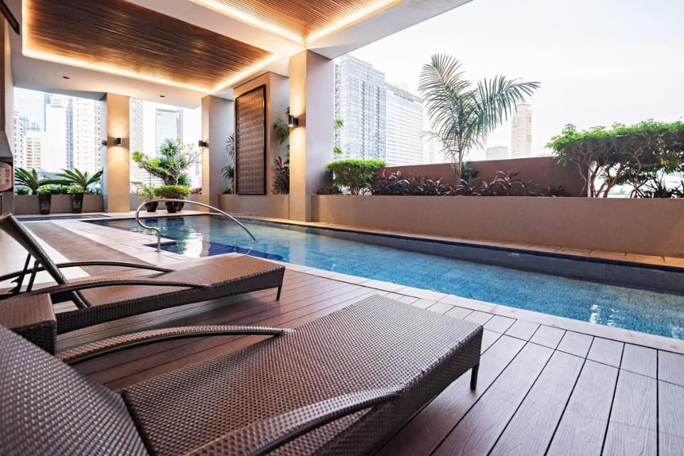 Luxury Mosaic Greenbelt Makati One Bedroom/Netflix Apartment in Pasay