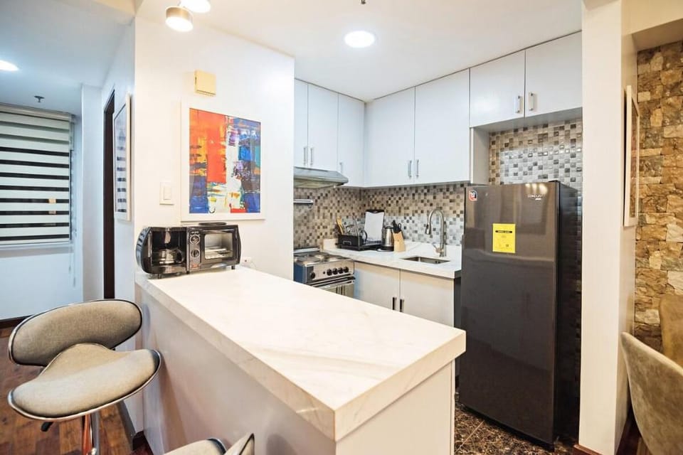 Luxury Mosaic Greenbelt Makati One Bedroom/Netflix Apartment in Pasay