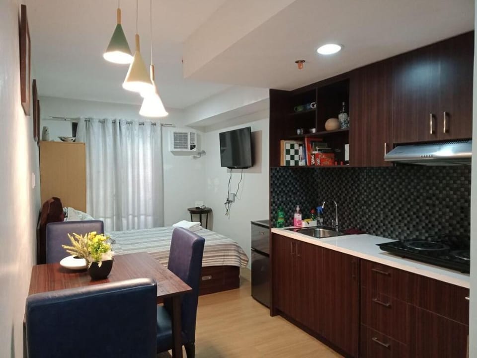 StayPlus Tagaytay Homey Studio (Netflix + Balcony) Apartment in Tagaytay