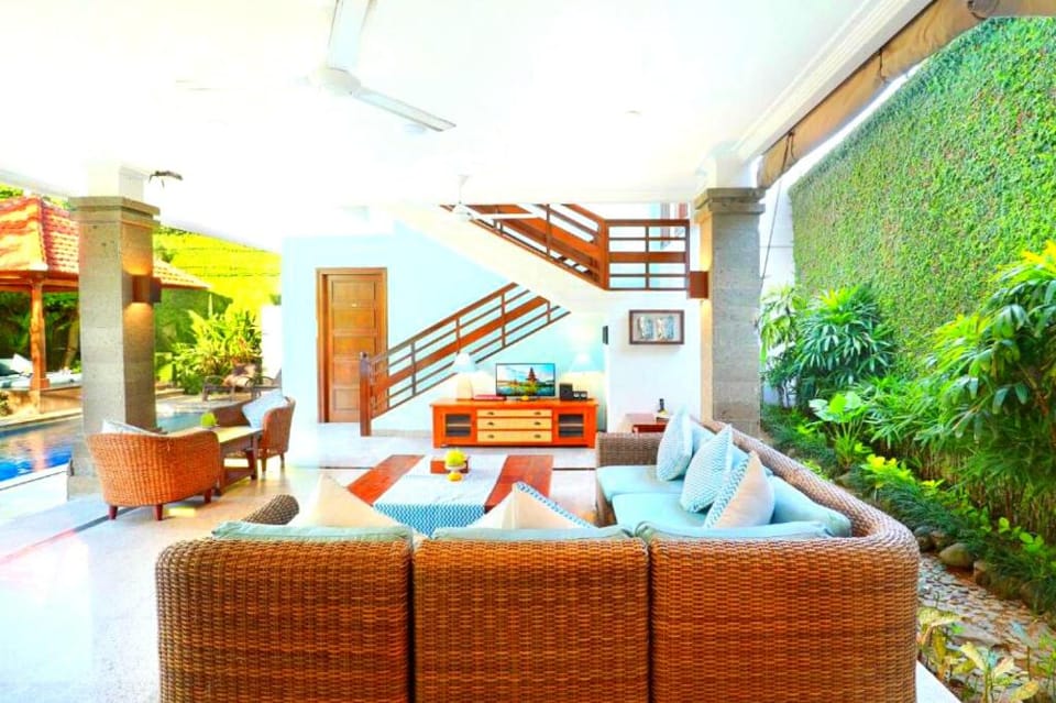 Cozy 3 BR Private Pool Villa Seminyak#NE Villa in North Kuta