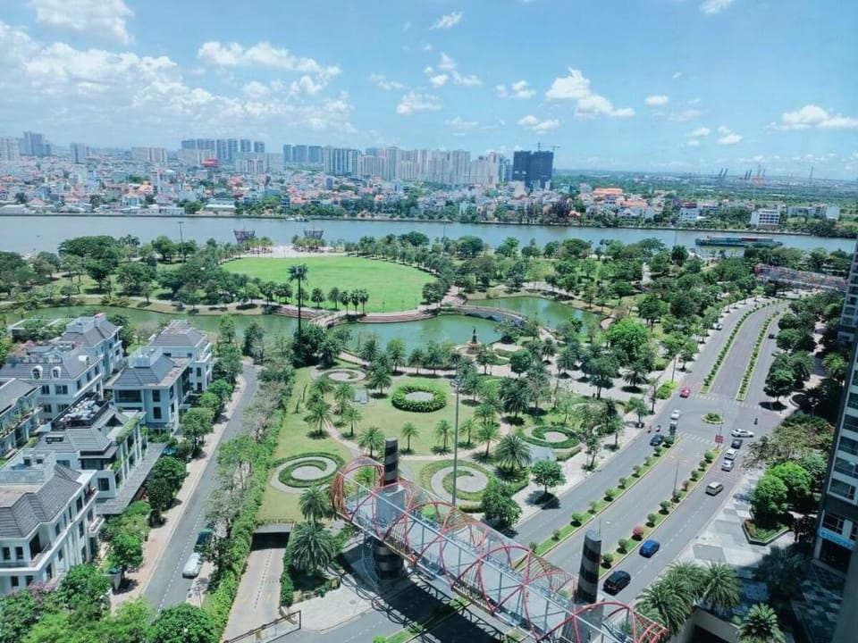 SPACOUS 4 BED APT AT LANDMARK 81 FREE POOL&GYM Vacation rental in Ho Chi Minh City