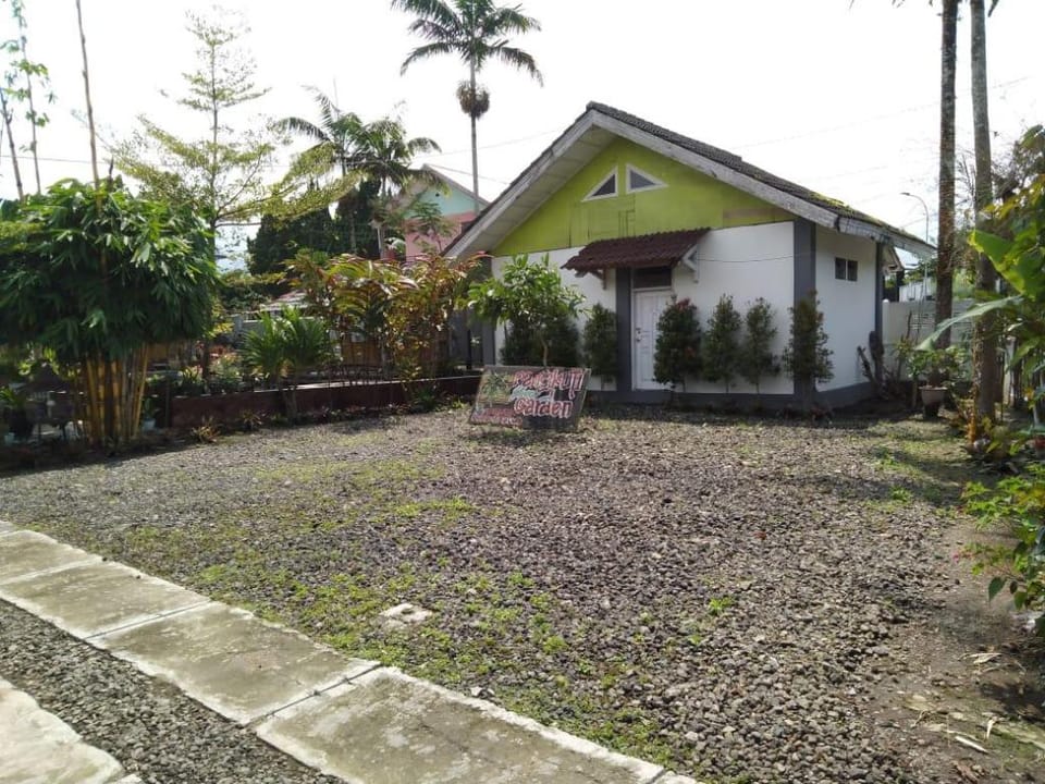 Homestay Bambu Kuning Vacation rental in Indonesia