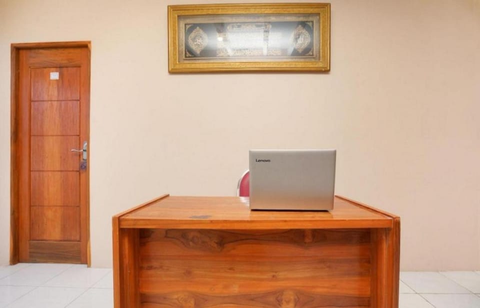 RedDoorz Syariah near Suramadu Hotel in Surabaya