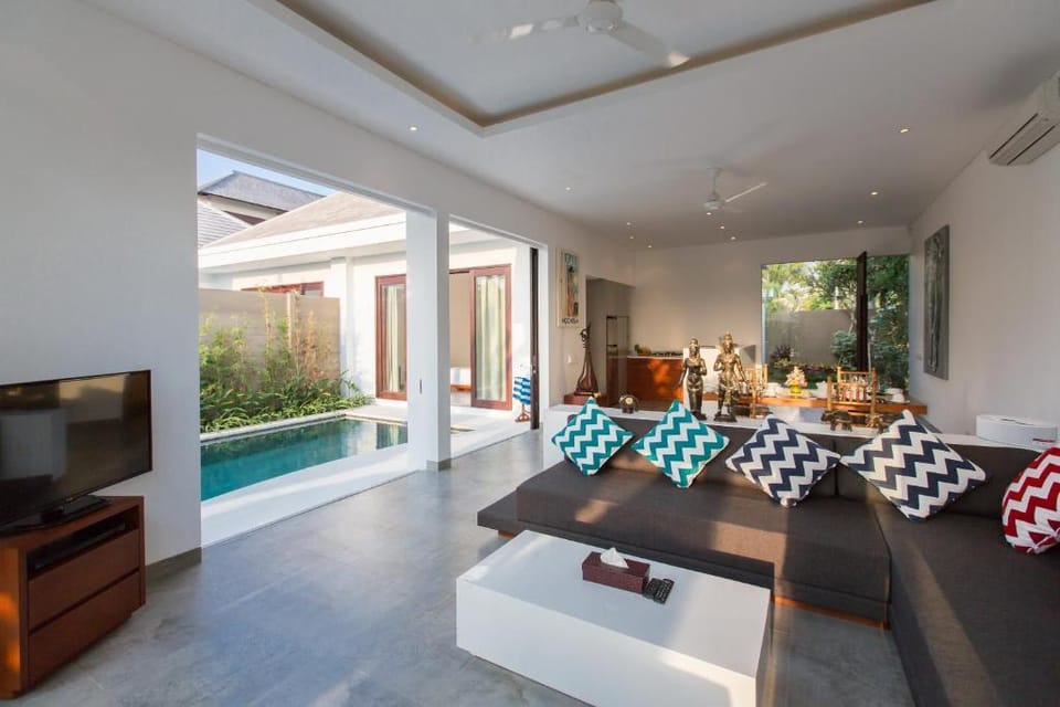Two Bedroom Villa near by Double Six beach Villa in Kuta