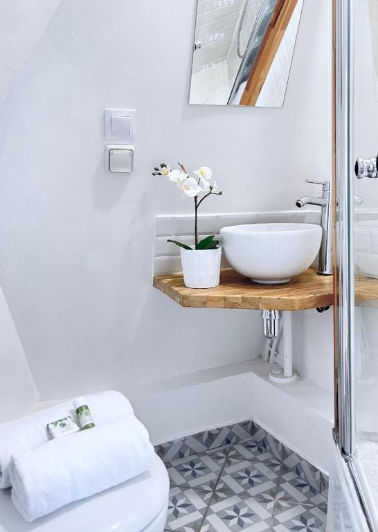 B 1612 - Best deal in Pigalle Apartment in Paris