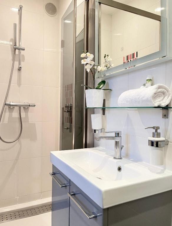 B 1613 - Montorgueuil best value Apartment in Paris