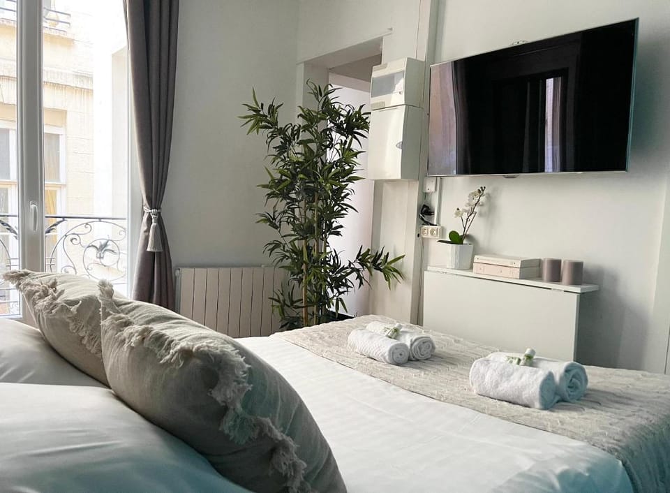 B 1613 - Montorgueuil best value Apartment in Paris