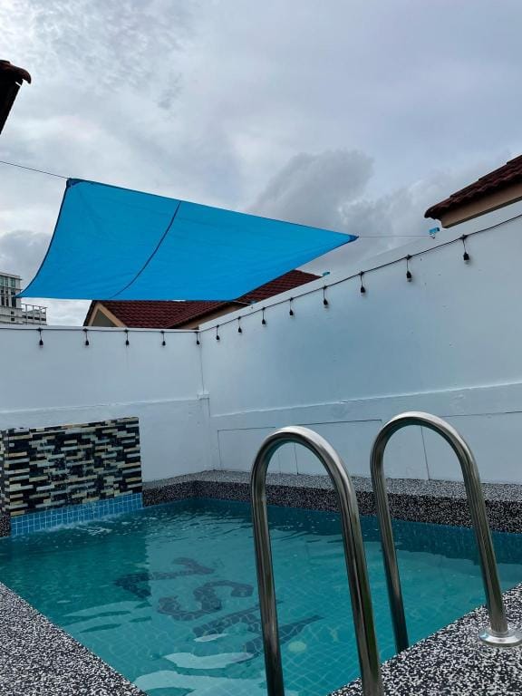 Banglo Dengan Private Pool Vacation rental in Malaysia