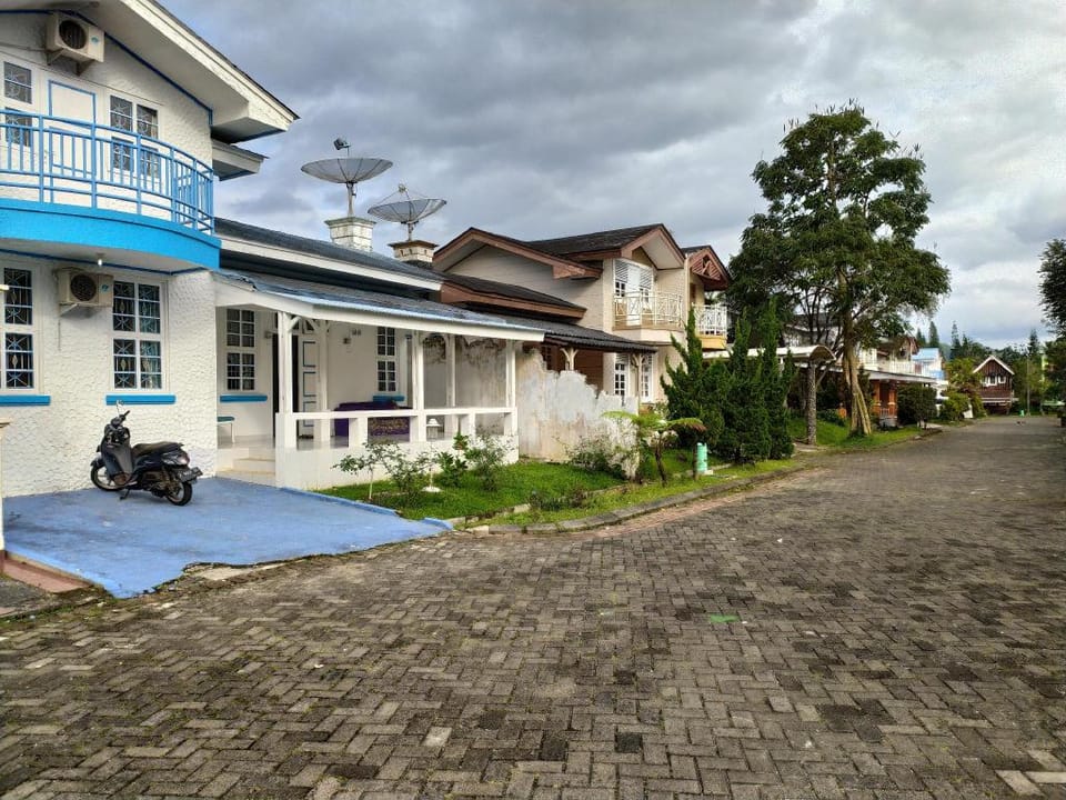 Villa Puncak Murah di Little venice Kota Bunga Villa in West Java