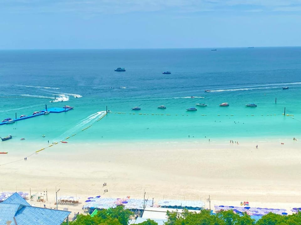 Crystal Sea Villa - Beautiful Beach Get-away Vacation rental in Chon Buri Changwat