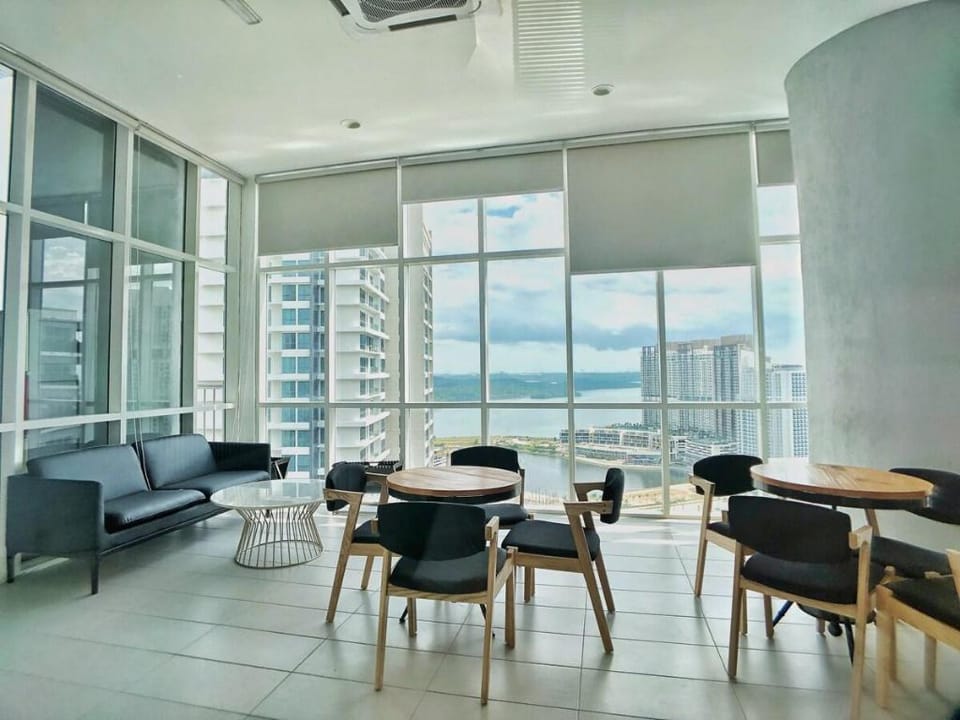 BATHTUB!! Puteri Harbour Condo 2 bedroom 6ppl Apartment in Johor