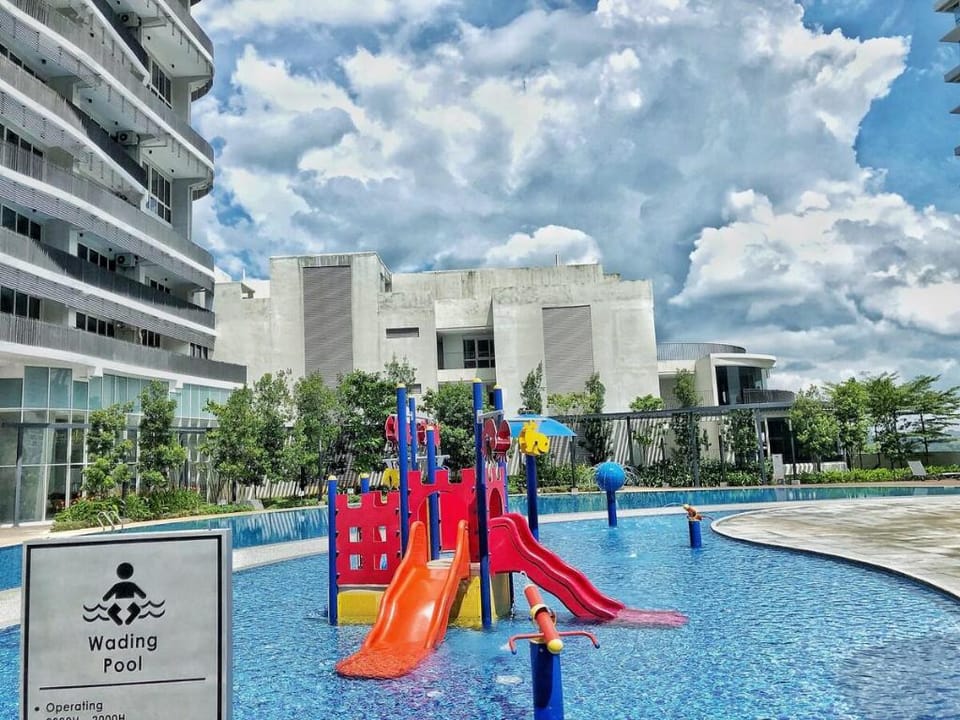 BATHTUB!! Puteri Harbour Condo 2 bedroom 6ppl Apartment in Johor