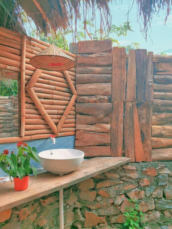 DUAN THAO HOMESTAY IN MAI CHAU Villa in Laos