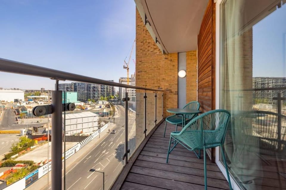 The Nine Elms Lane Arms - Stunning & Bright 2BDR Flat With Balconies Apartment in London