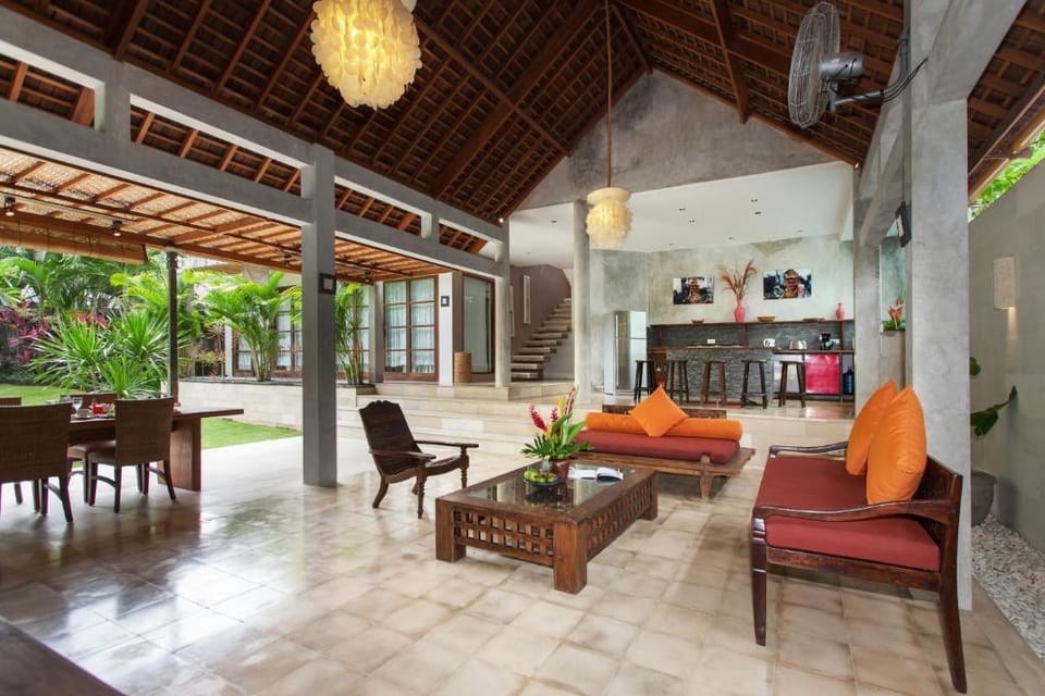 Three Bedroom Balinesse Style villa in Seminyak Villa in North Kuta