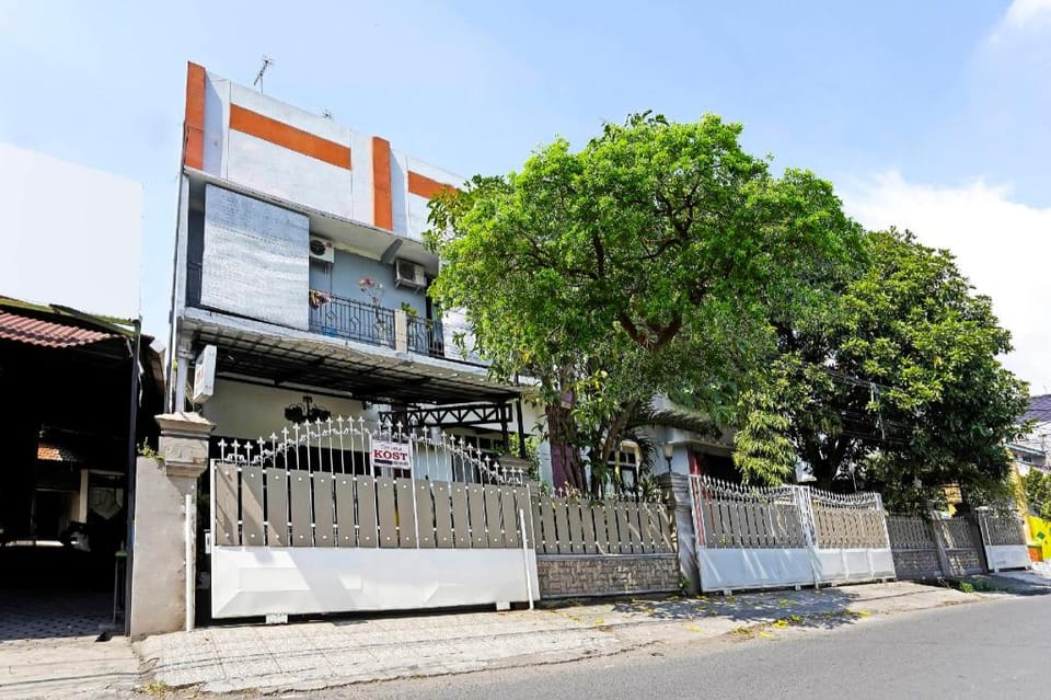 OYO 91332 City-m Urban Homestay Hotel in East Java