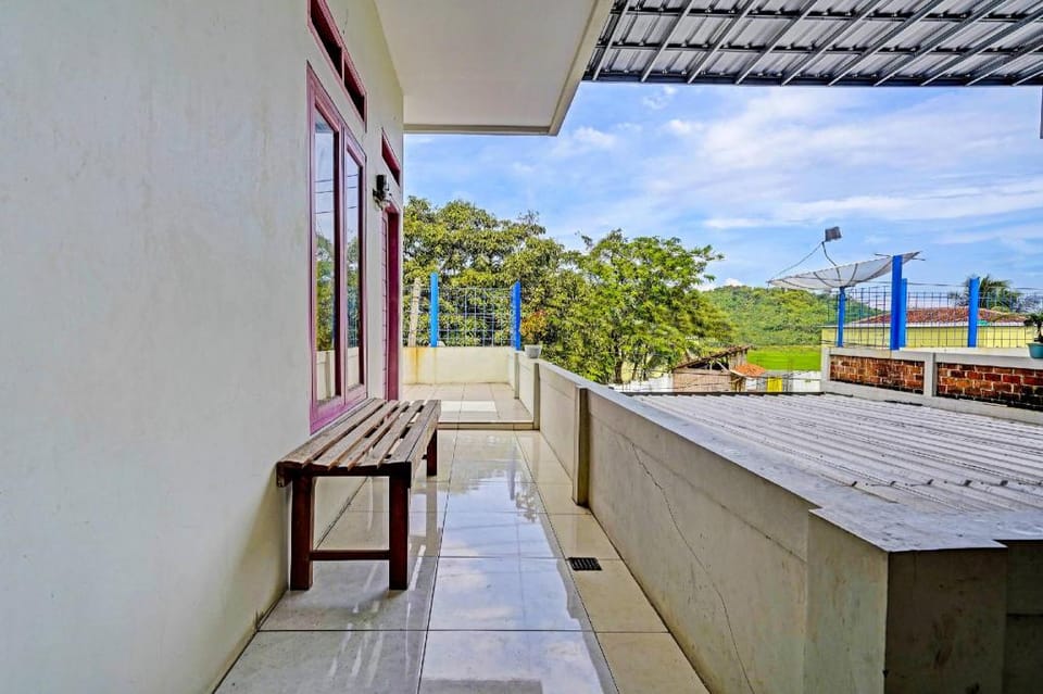 OYO 91329 Guest House Le-banon Syariah Hotel in West Java