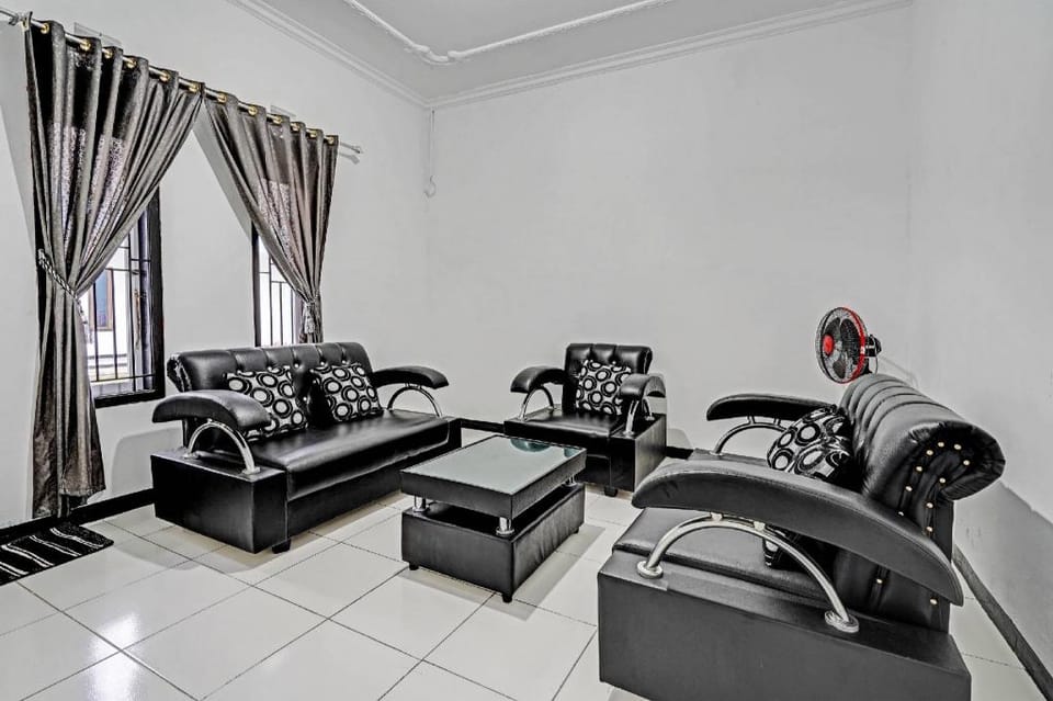 OYO 91334 Permata Papua Guest House Hotel in West Java