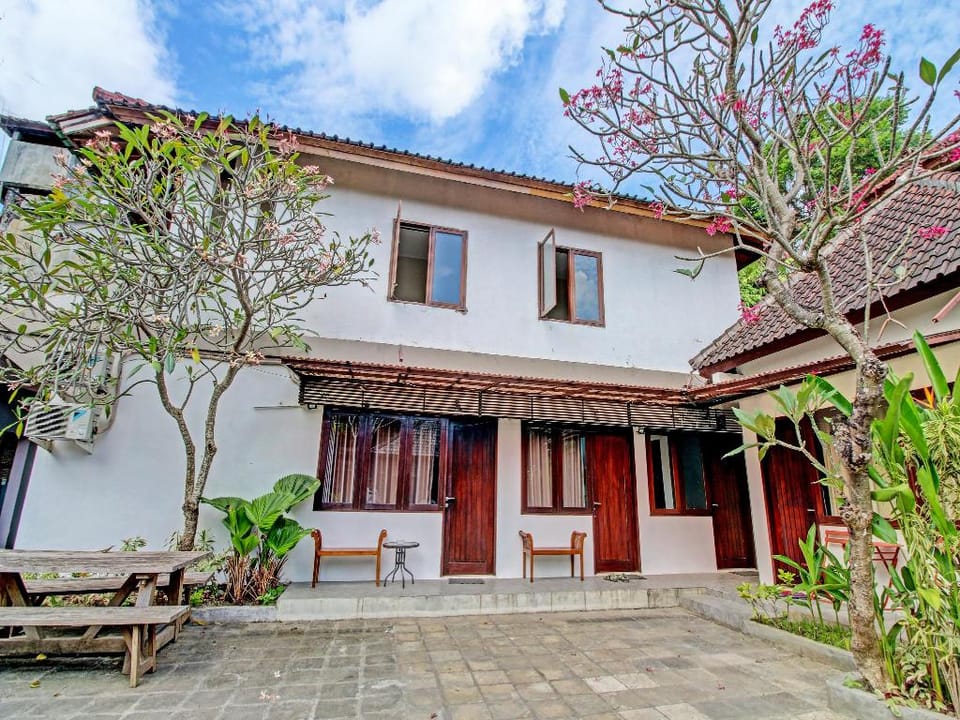 Capital O 91300 Sunny Side Villa Hotel in Kuta