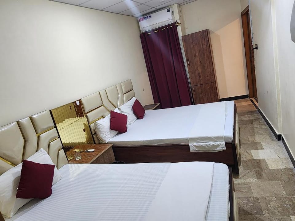 Karachi Airport Guest House Bed and Breakfast in Karachi