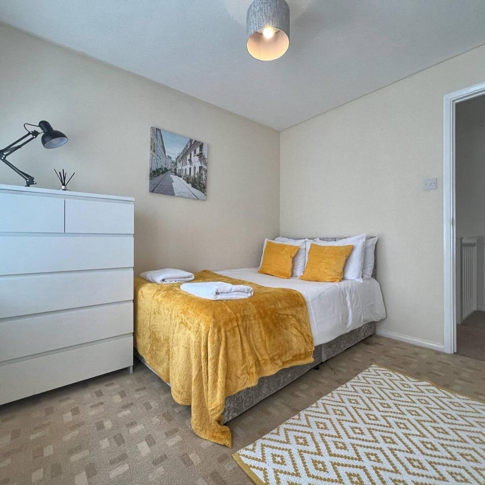 4br 2bath Contractor's Retreat With Ample Parking Hotel in Ipswich