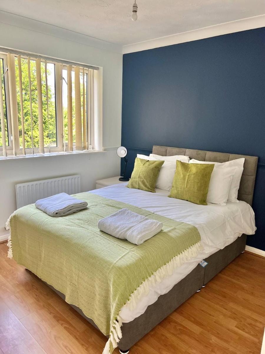 4br 2bath Contractor's Retreat With Ample Parking Hotel in Ipswich