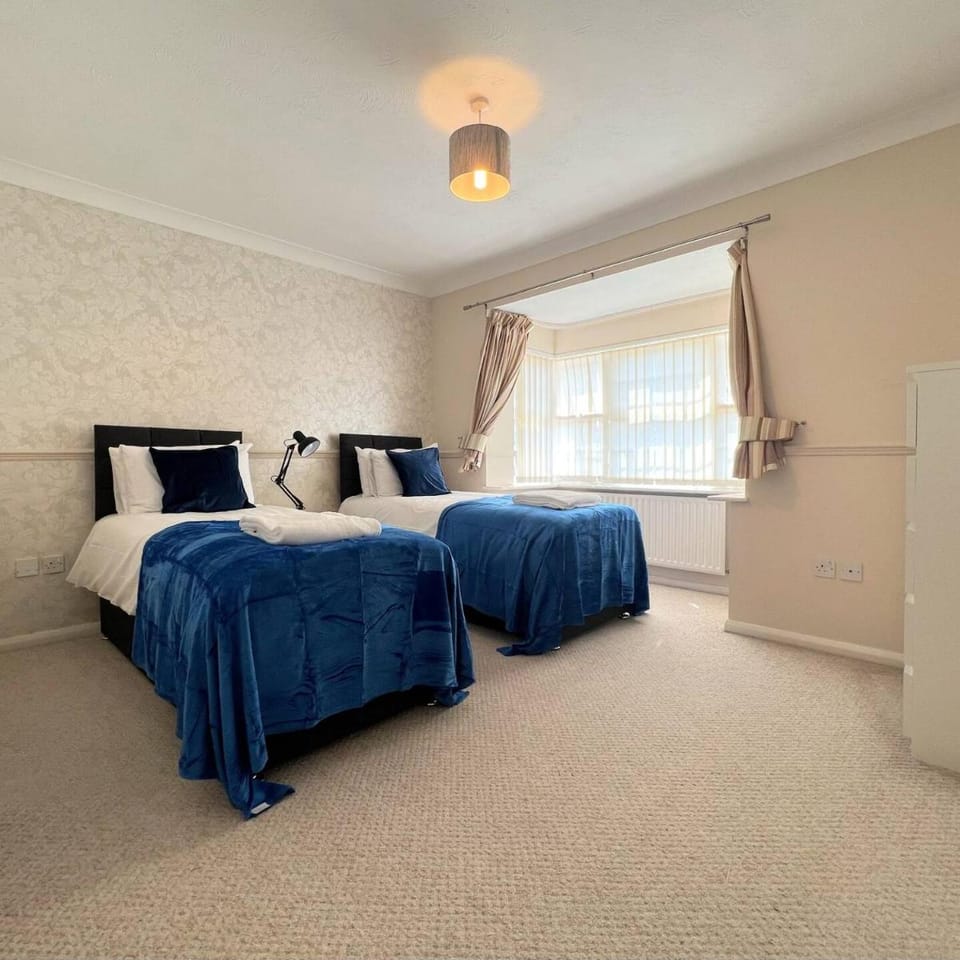 4br 2bath Contractor's Retreat With Ample Parking Hotel in Ipswich