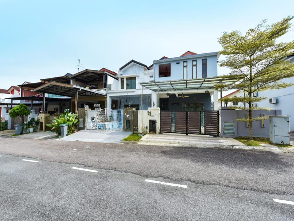 OYO Home 90532 Casa Azlinda Muslim Homestay II Hotel in Johor Bahru