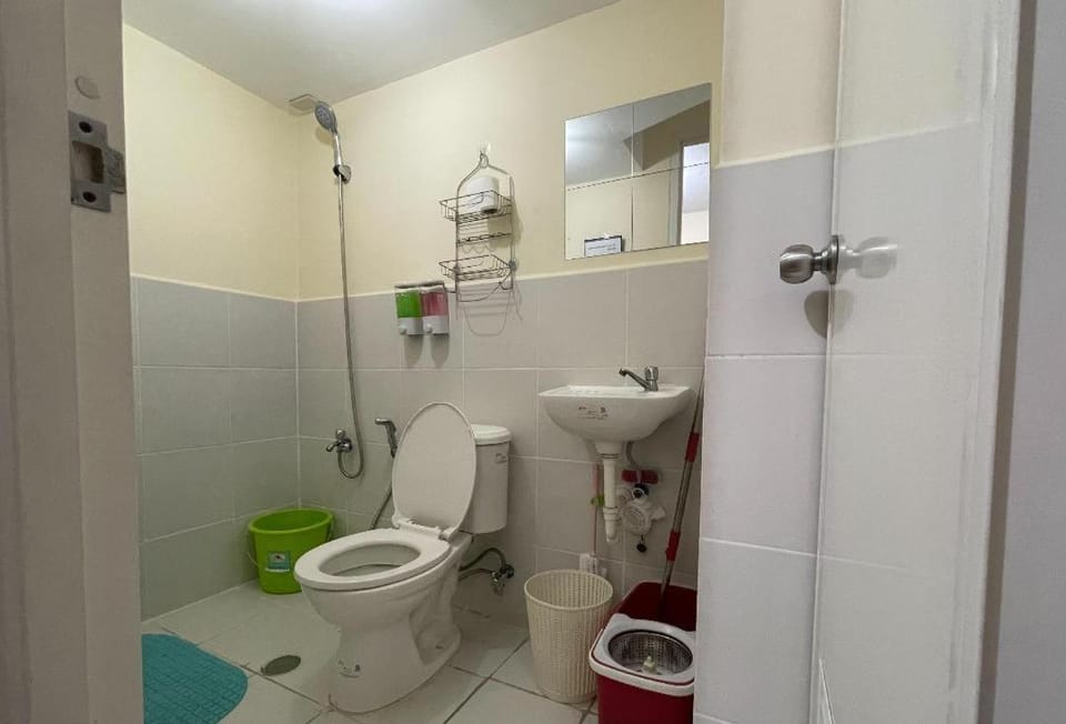 Urban Deca Homes Manila Rustic Cozy Staycation Vacation rental in Manila City