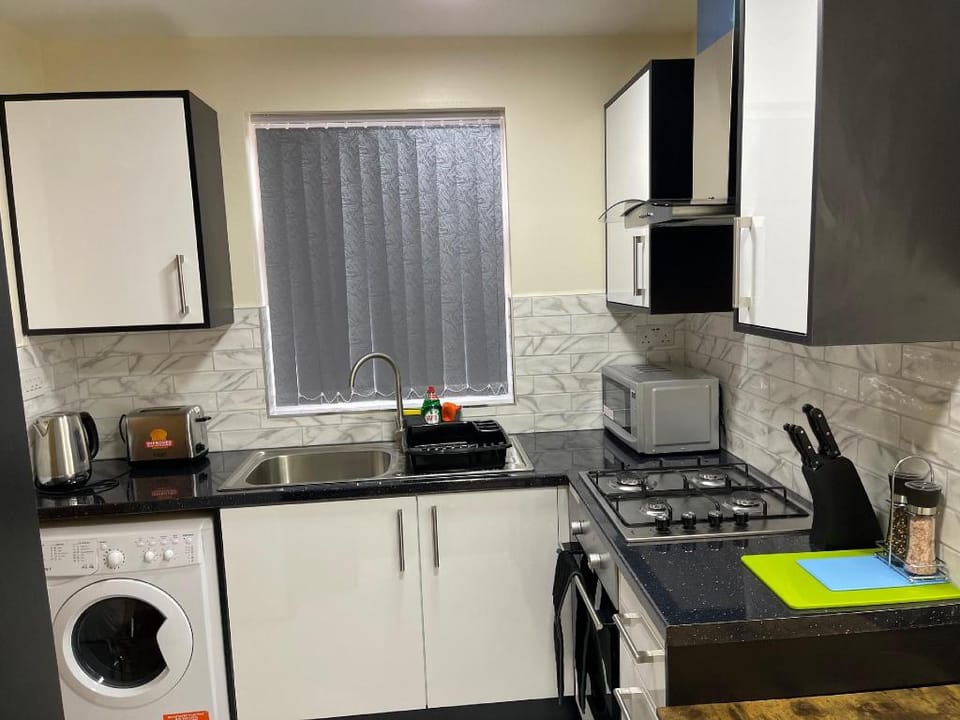 City Road Birmingham Studio from Oofy  - Studio 6 Apartment in Birmingham