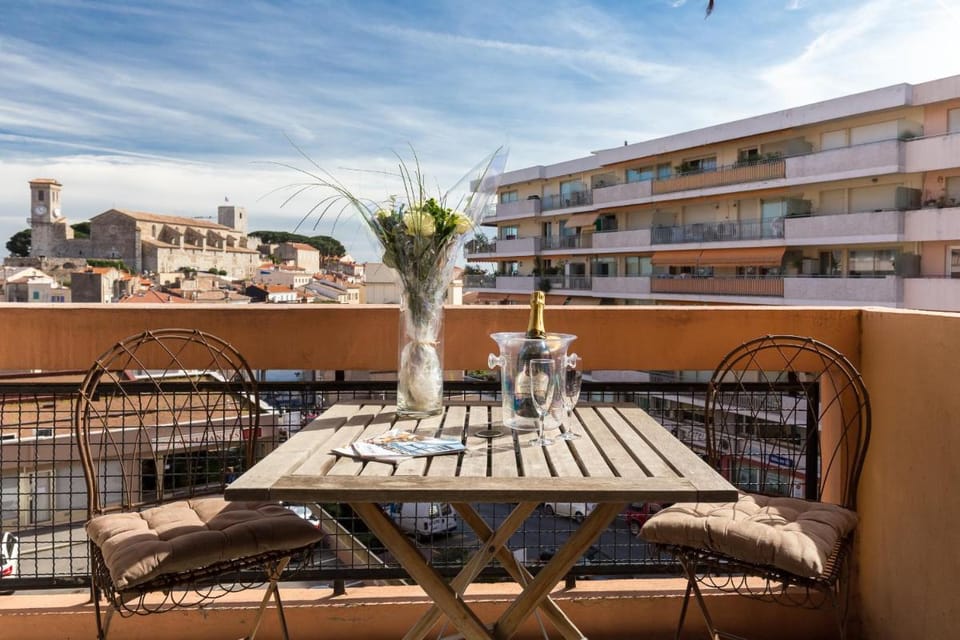 Modern 3 bedroom, 3 bathroom apartment for rent near Cannes Old Town walking distance to Palais - 20 Apartment in Cannes