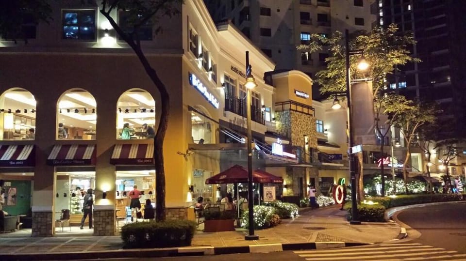 A2J BGC Luxury 1BR Suite Near Burgos Circle & Mall Apartment in Makati