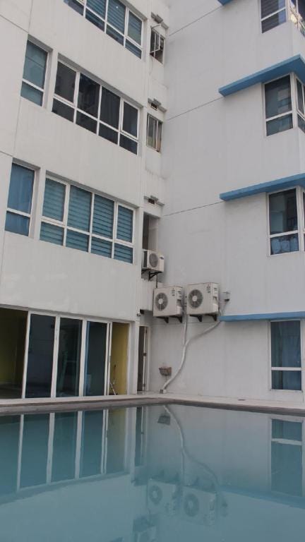 A2J BGC Luxury 1BR Suite Near Burgos Circle & Mall Apartment in Makati