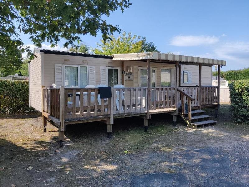 Large mobile homes sleeping 8 with air conditioning in a holiday village Vacation rental in Parentis-en-Born