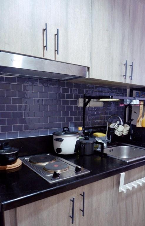 New 1 bedroom unit near DFA aseana, Mall of Asia Vacation rental in Pasay