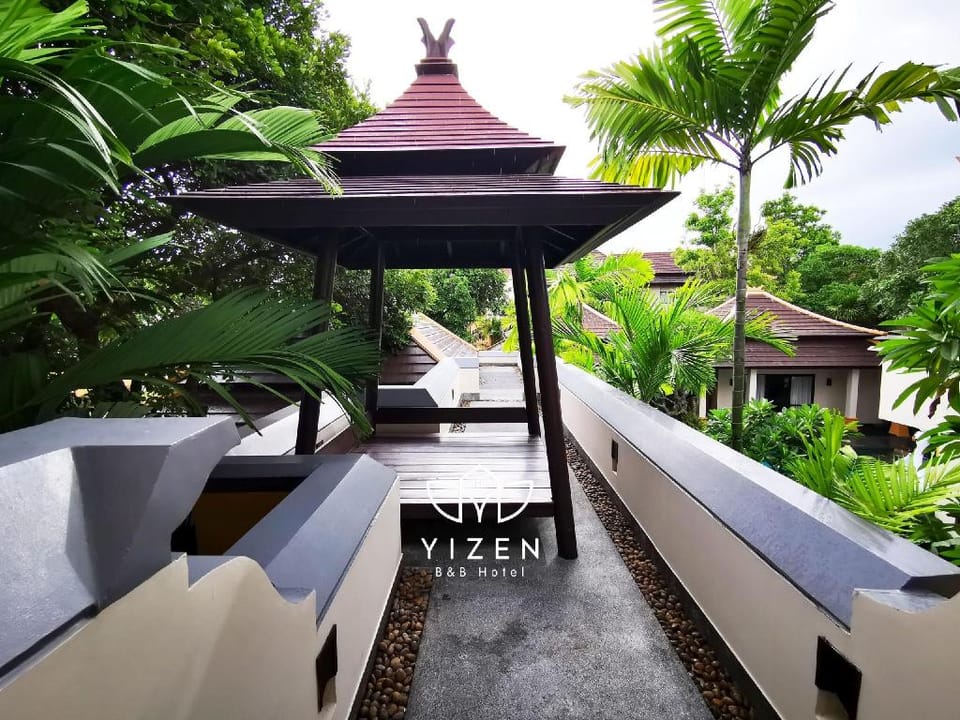 Pattaya 5-Bedroom Tropical Pool Villa by Yizen Villa in Pattaya City