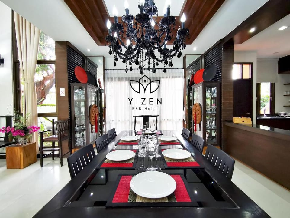 Pattaya 5-Bedroom Tropical Pool Villa by Yizen Villa in Pattaya City
