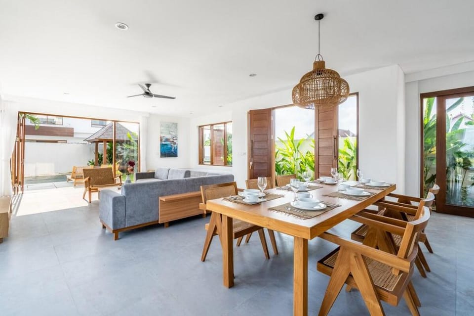 Luxury Om Cemagi Beach Villa Villa in Bali
