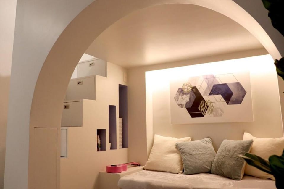 The Greek Pod - Private Room in La Bella Tagaytay Apartment in Tagaytay