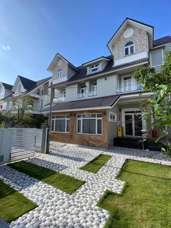 Nearby Xuanhuong lake - 5' walkin - 5bedroom house Villa in Dalat