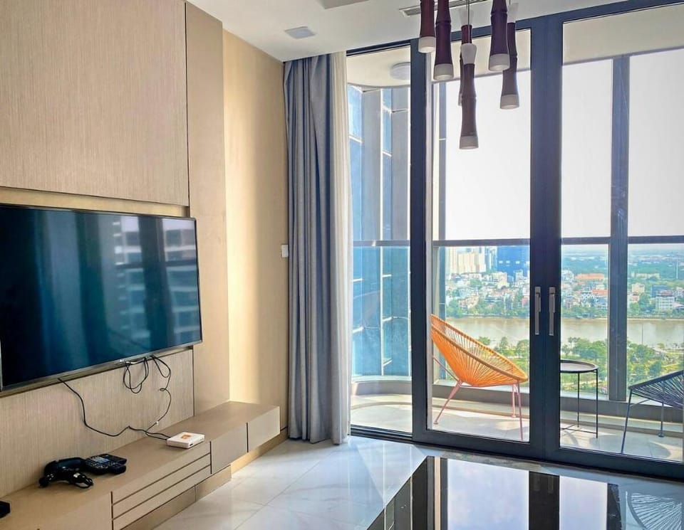 SPACOUS 1 BED APT AT LANDMARK 81/ FREE POOL & GYM Apartment in Ho Chi Minh City