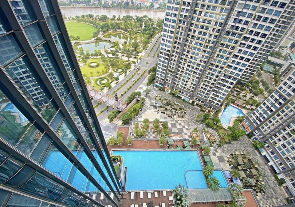SPACOUS 1 BED APT AT LANDMARK 81/ FREE POOL & GYM Apartment in Ho Chi Minh City