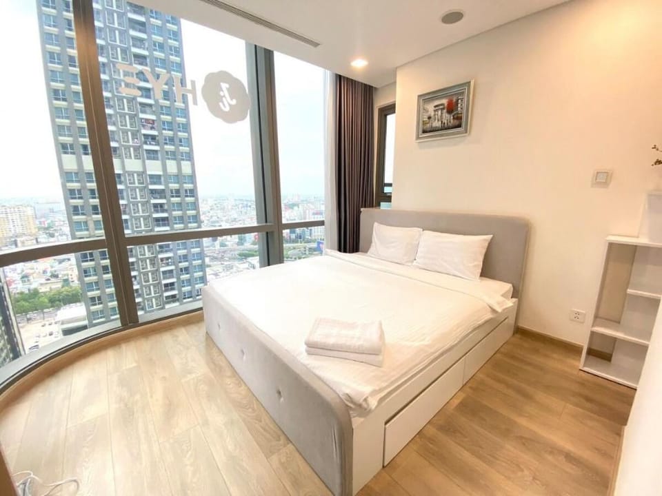 MODERN APARTMENT AT L81 WITH 2 BED/ FREE POOL&GYM Apartment in Ho Chi Minh City